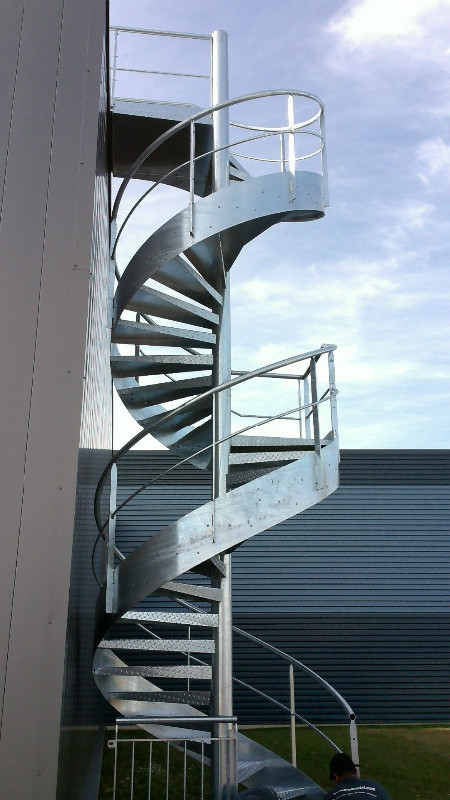 Escalier extérieur hélicoidal en acier galvanisé à CIVRIEUX