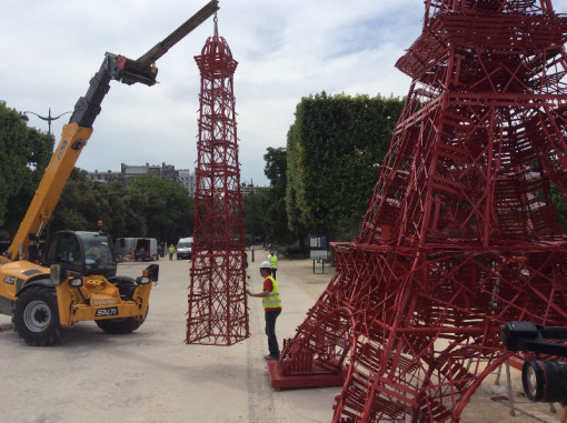 Réplique de la Tour Eiffel en pied de Chaise CREAMETAL